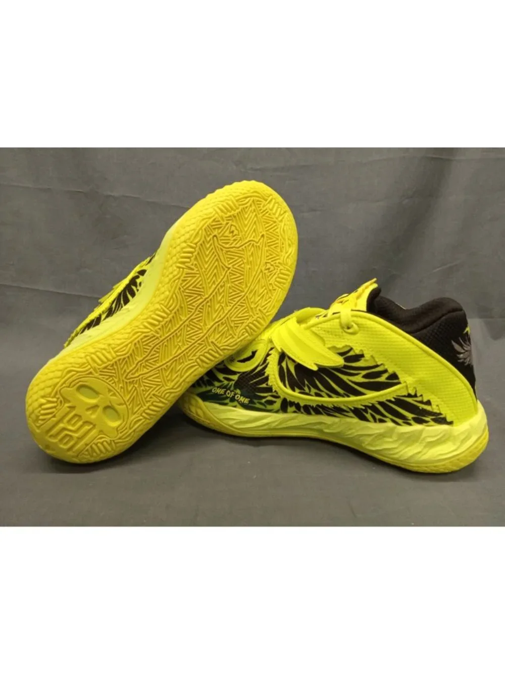 Puma MB.05 Voltage JR (GS) Yellow Alert Puma Black Boys Size 6.5 NEW NO BOX!